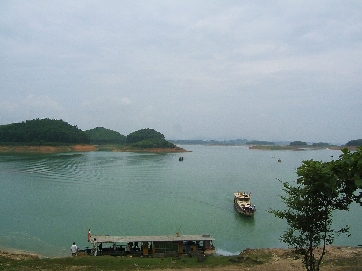 Thác Bà Lake