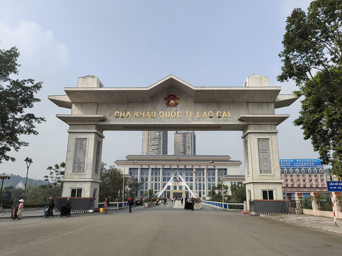 Hà Khẩu nhìn từ khu vực Cửa khẩu Quốc tế Lào Cai, chụp ngày 20/12/2025.