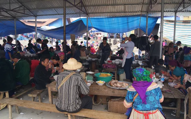 Ăn gì ở Chợ Bắc Hà: cách tìm thắng cố, phở chua và mèn mén