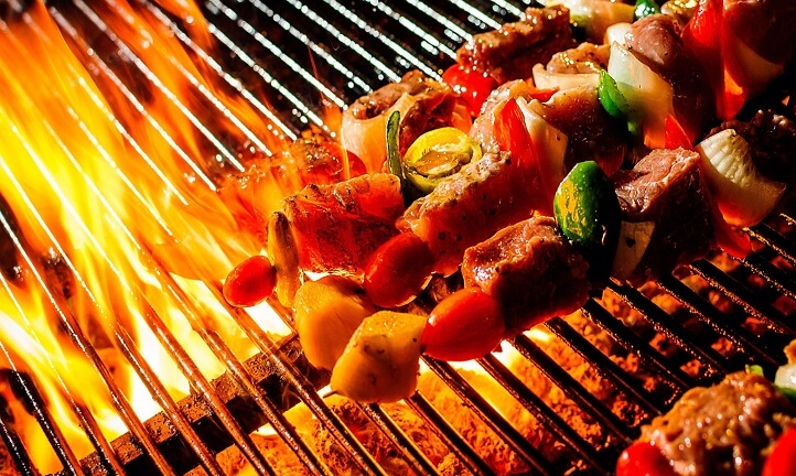 Đi Cầu Mây buổi tối ở Sa Pa để ăn nướng và lẩu cá tầm
