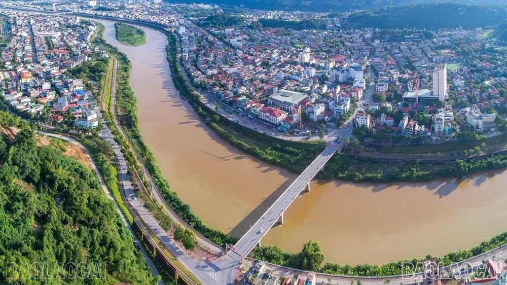 Ăn sáng ở Cốc Lếu: ghé chợ biên giới, thử món địa phương rất Lào Cai