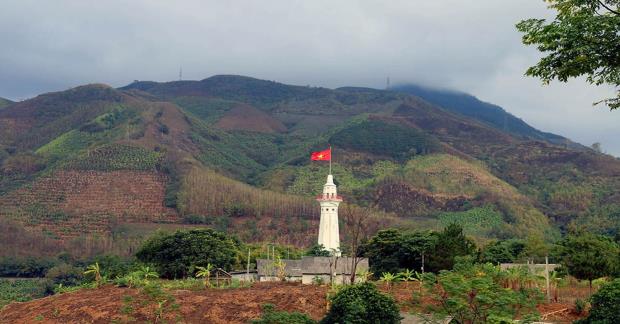 A Mú Sung Bát Xát, nhịp sống ven sông Hồng và một góc biên viễn đáng ghé
